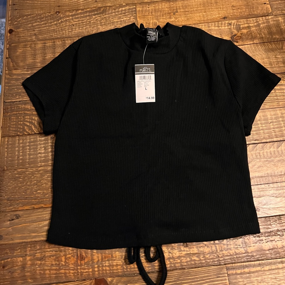 Black rule 21 crop top large